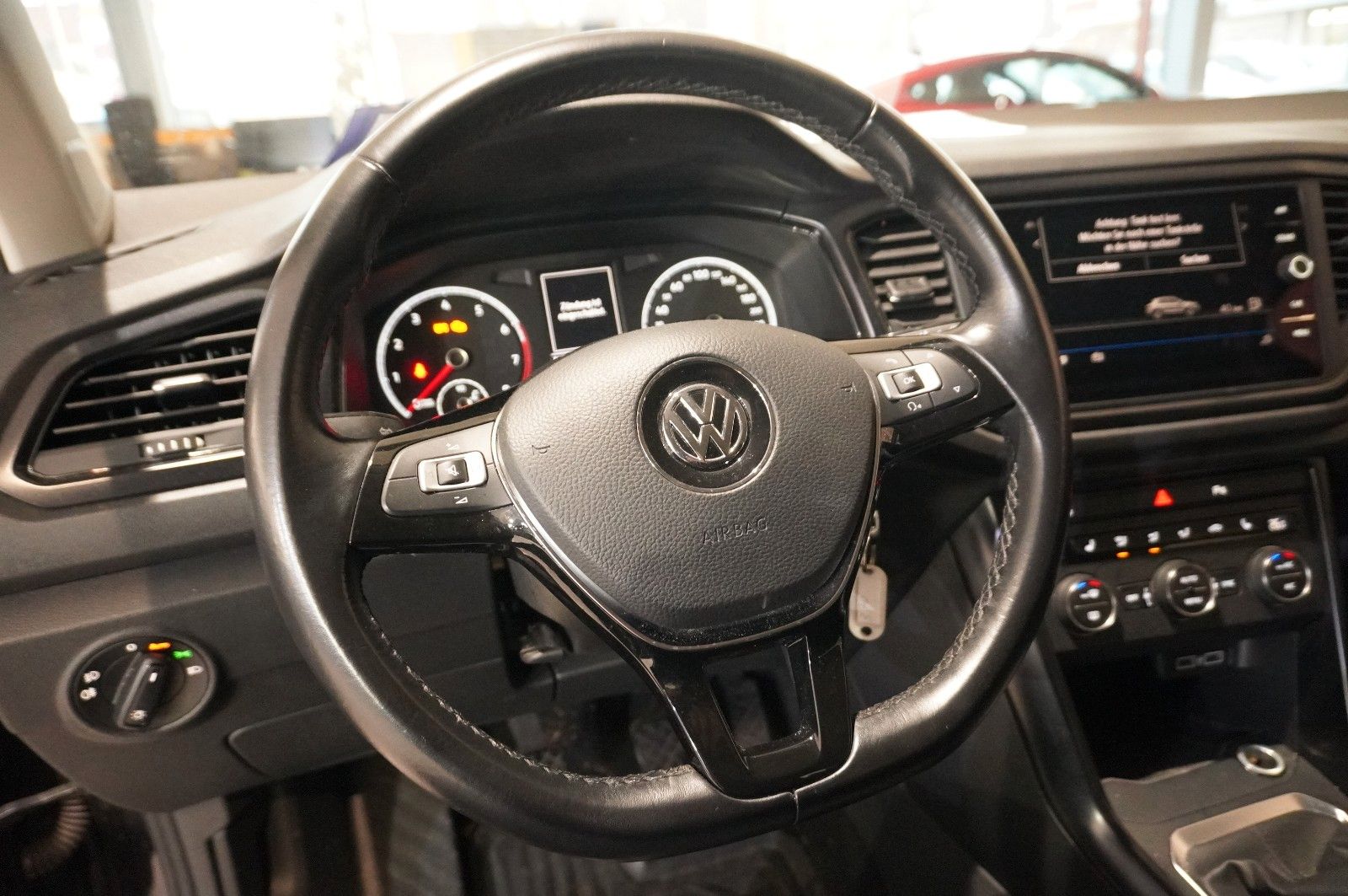 Fahrzeugabbildung Volkswagen T-Roc 1.0 TSI NAVI/LED/SHZ/PDC/NEBEL/KLIMA/DAB+