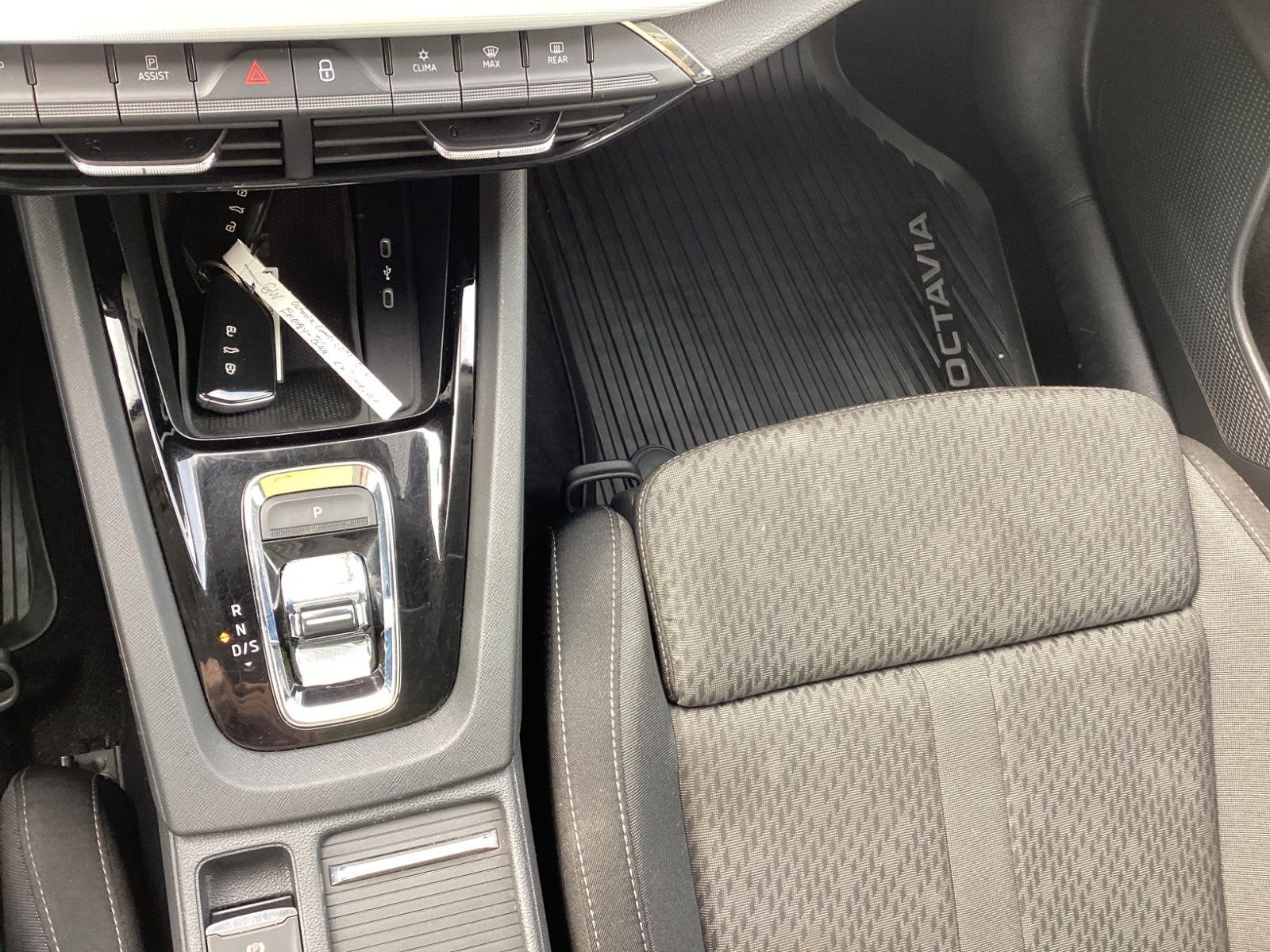 Fahrzeugabbildung SKODA Octavia Combi Clever 2.0 TDI 85 KW