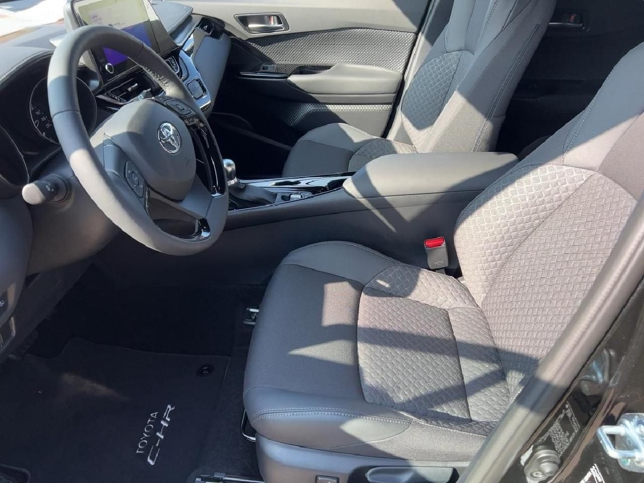 Fahrzeugabbildung Toyota C-HR 1,8 Hybrid Team D