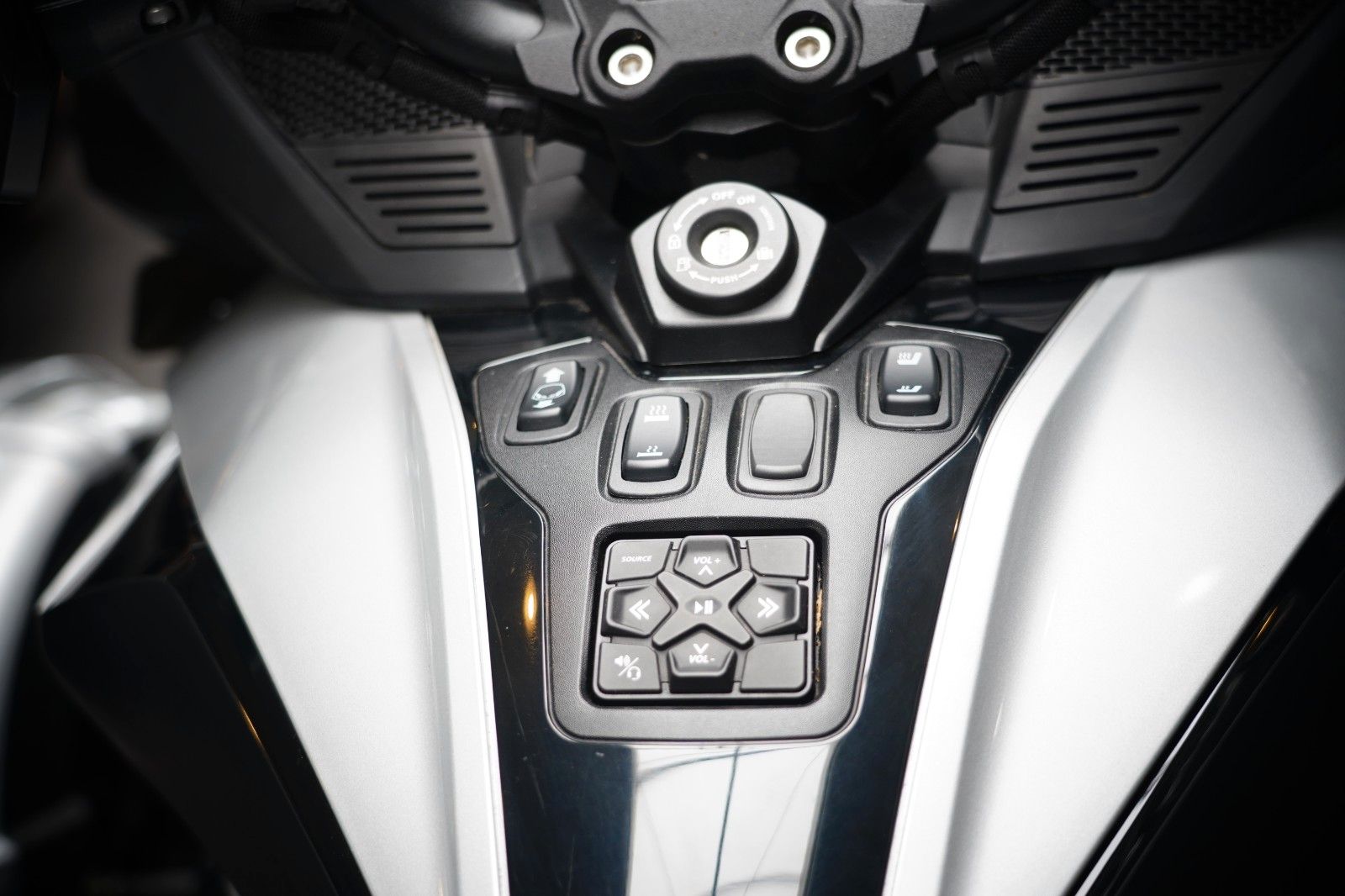 Fahrzeugabbildung Can Am Spyder RT LTD mit Armlehnen