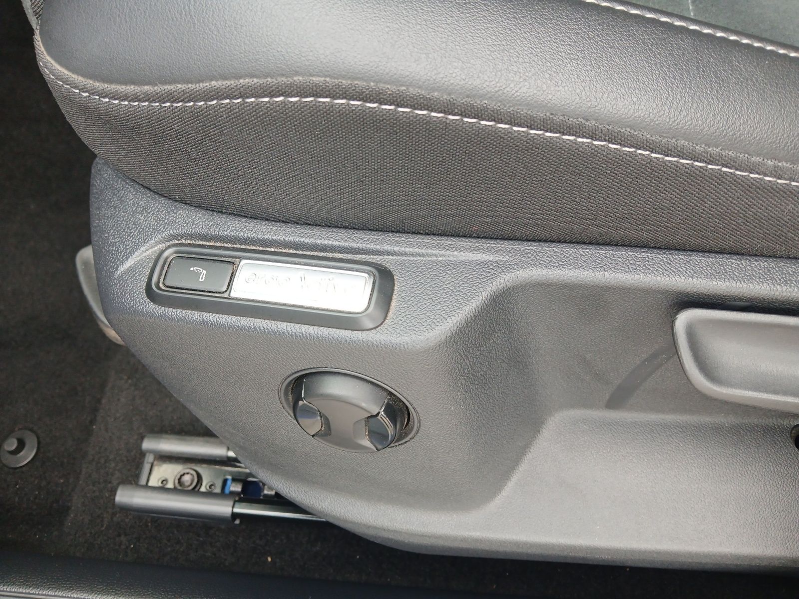 Fahrzeugabbildung Volkswagen T-Roc TSI Style Matrix AHK Kamera ACC Keyless Na