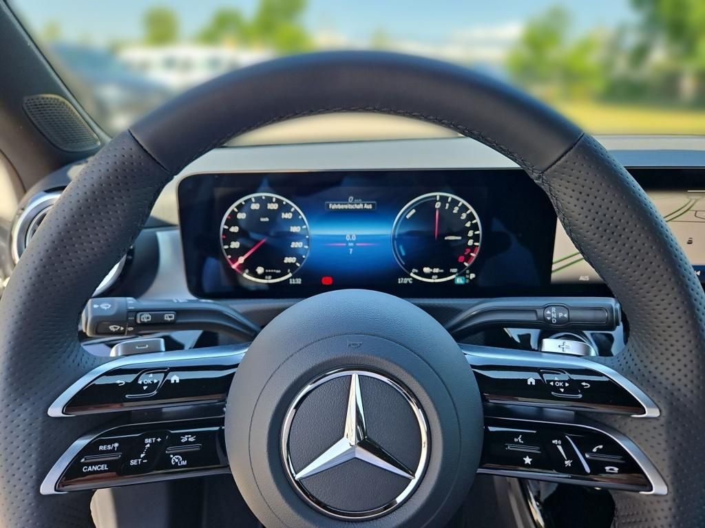 Fahrzeugabbildung Mercedes-Benz A 250 e ++SPECIAL-EDITION+AMG+MULTI+AHK+SOUND++