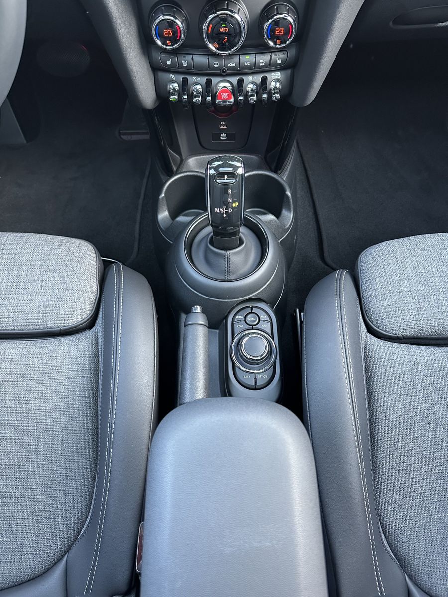 Fahrzeugabbildung MINI Cooper S Classic Trim NAV+LED+PANO+HEAD-UP+H&K