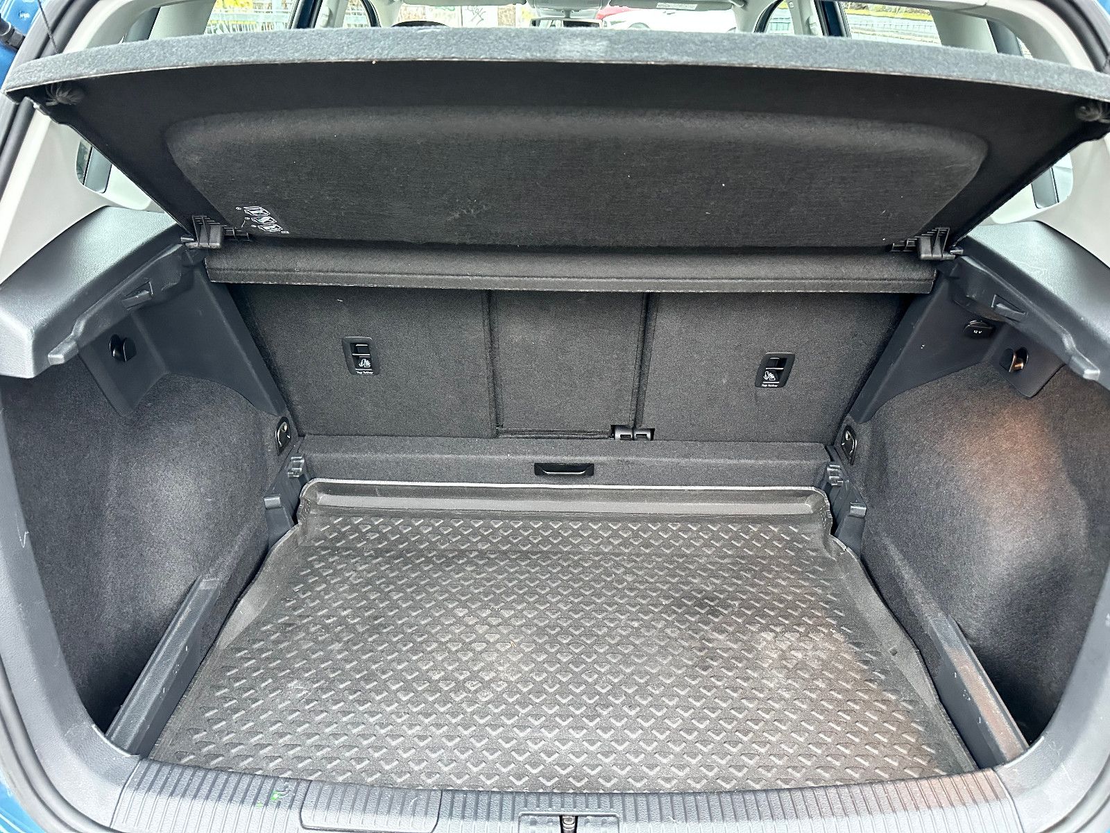 Fahrzeugabbildung Volkswagen GOLF SPORTSVAN VII HIGHLINE BMT*AHK+PANO+AUTOM.*