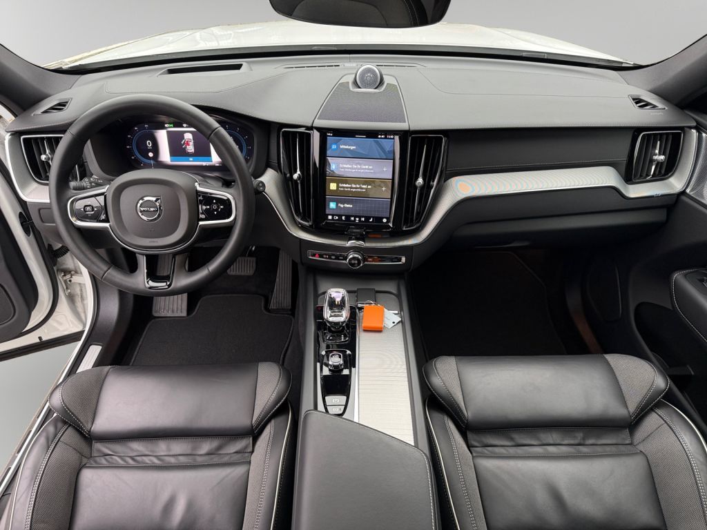 VOLVO XC60 B5 D AWD Ultimate Bright,B&W,AHK.STH Polest VOLVO XC60 B5 D AWD Ultimate Bright,B&W,AHK.STH Polest