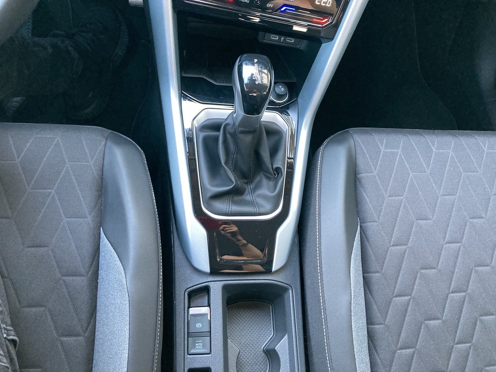 Fahrzeugabbildung Volkswagen T-Roc TSI Goal DSG LEDplus Navi AID ACC SHZ Park