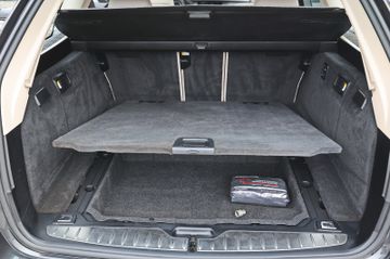 Fahrzeugabbildung BMW 525d touring | LEDER | PANO | AHK | DISTRONIC