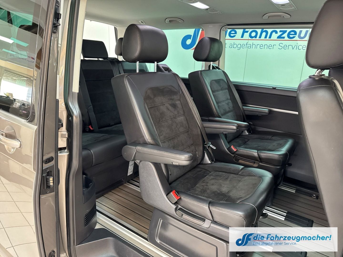 Fahrzeugabbildung Volkswagen T6 Multivan 4Motion Edition StandHZG Navi Leder