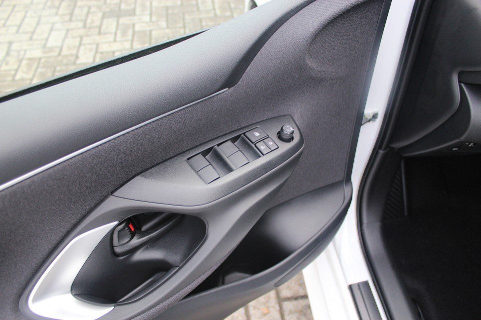 Fahrzeugabbildung Mazda 2 Hybrid Centre-Line 1.5L VVT-i 116 PS CVT ACAA