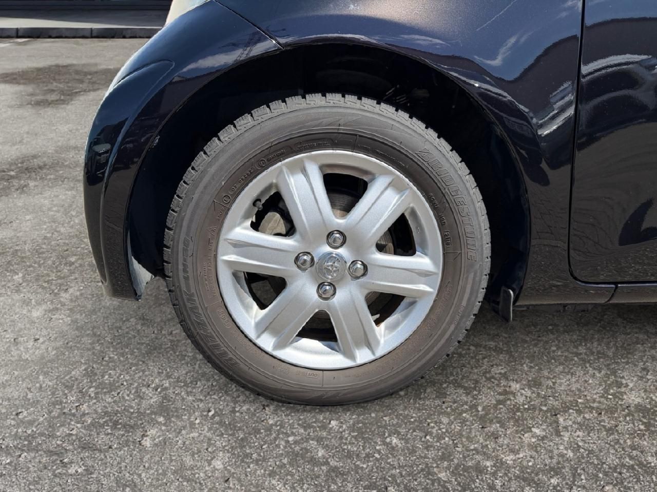 Fahrzeugabbildung Toyota iQ +