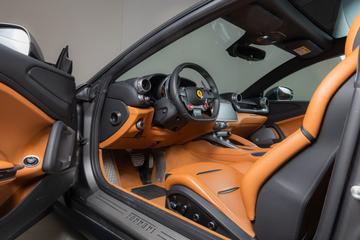 2019 Ferrari GTC4LUSSO — миниатюра 12
