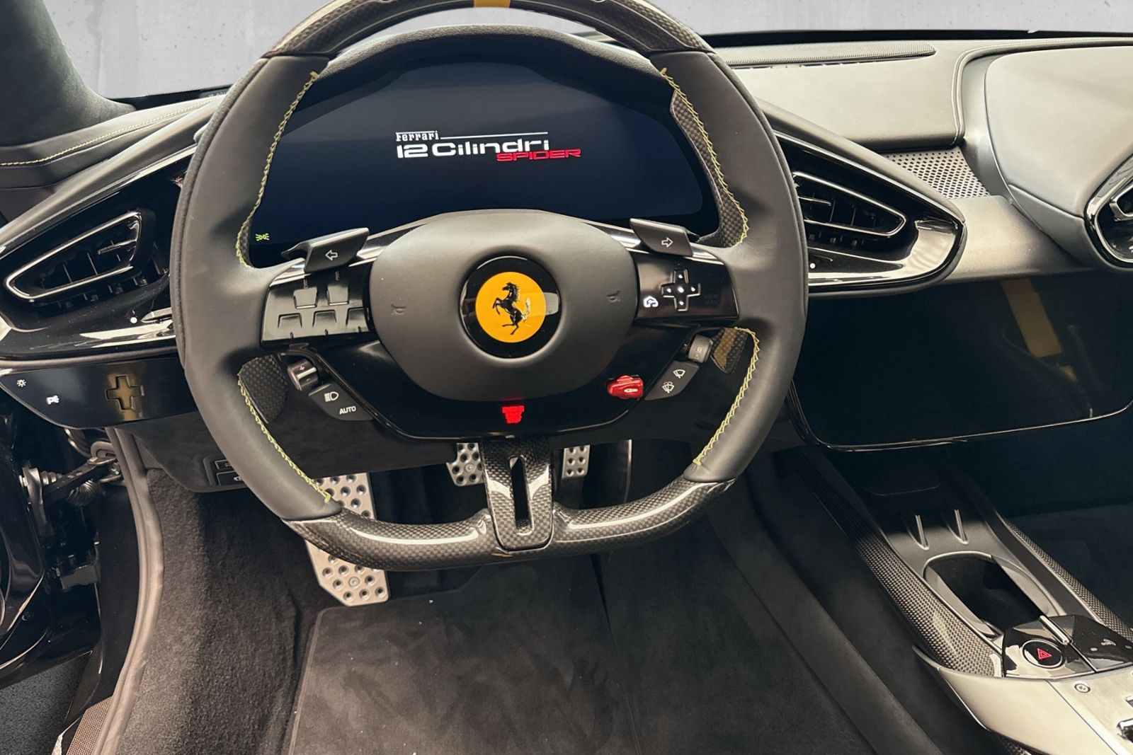Fahrzeugabbildung Ferrari 12Cilindri Spider*Painted Stripe*Full Carbon*