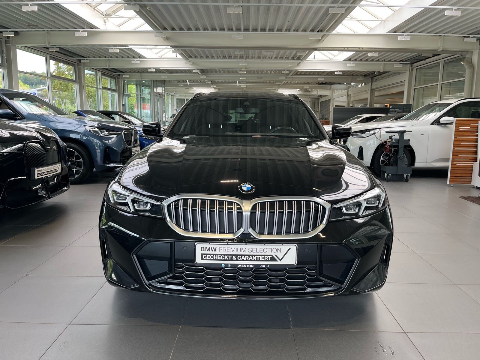 BMW 320i Touring M Sportpaket 19 Pano RFK Amb.Licht foto 2