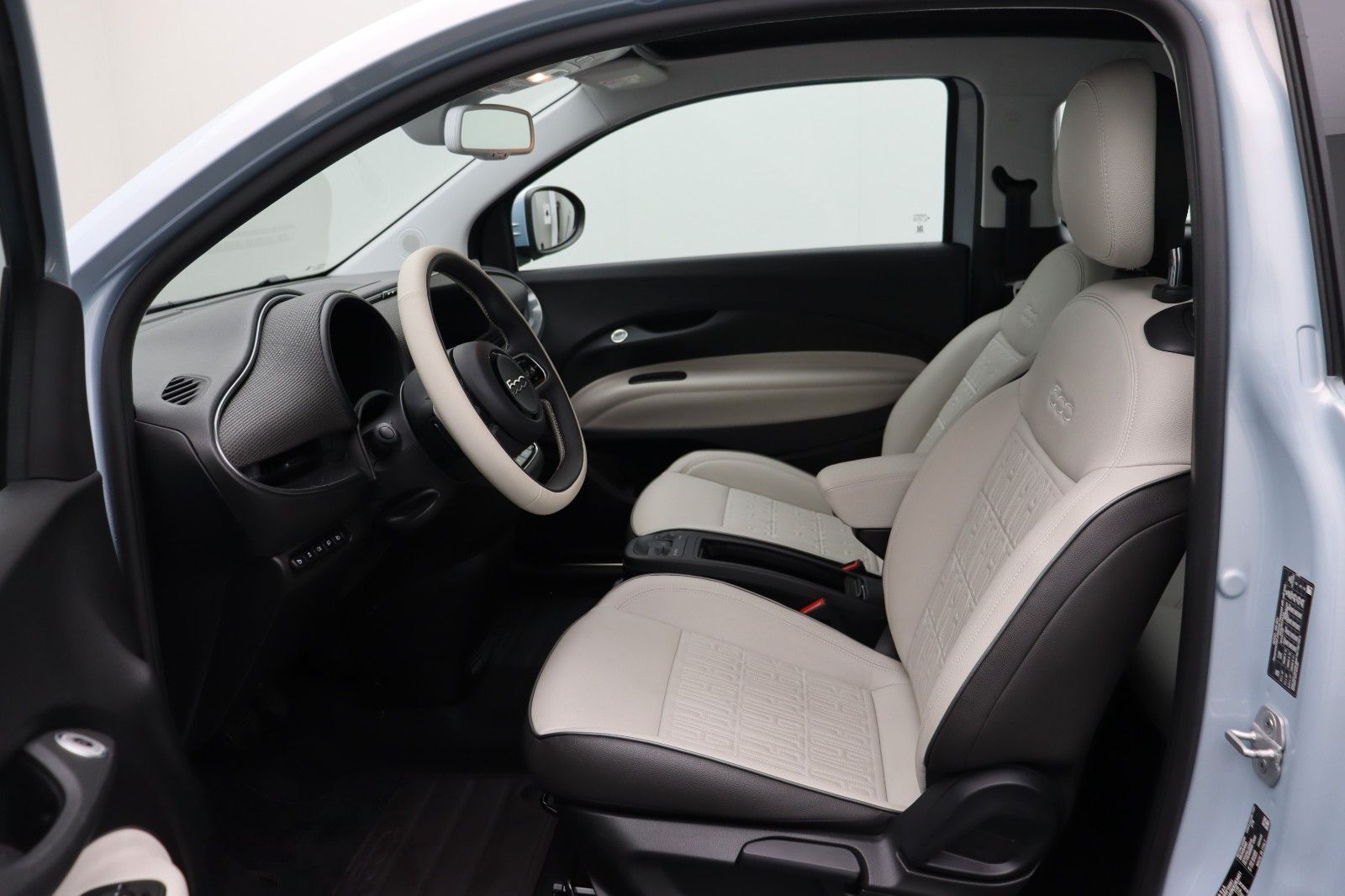 Fahrzeugabbildung Fiat 500e La Prima