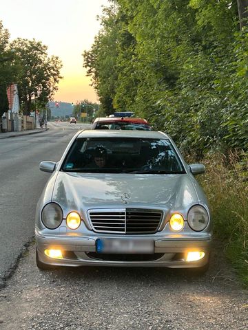 Mercedes-Benz Mercedes Benz E Klasse w210 AHK TÜV