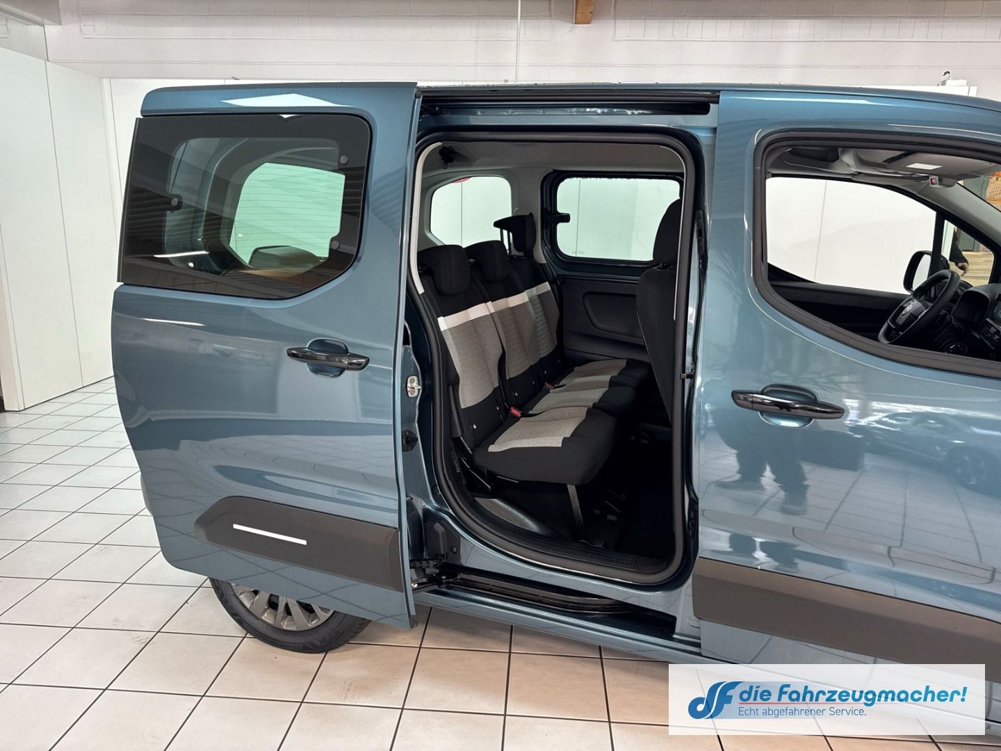 Fahrzeugabbildung Citroën Berlingo Plus Elektromotor M LED Apple CarPlay A