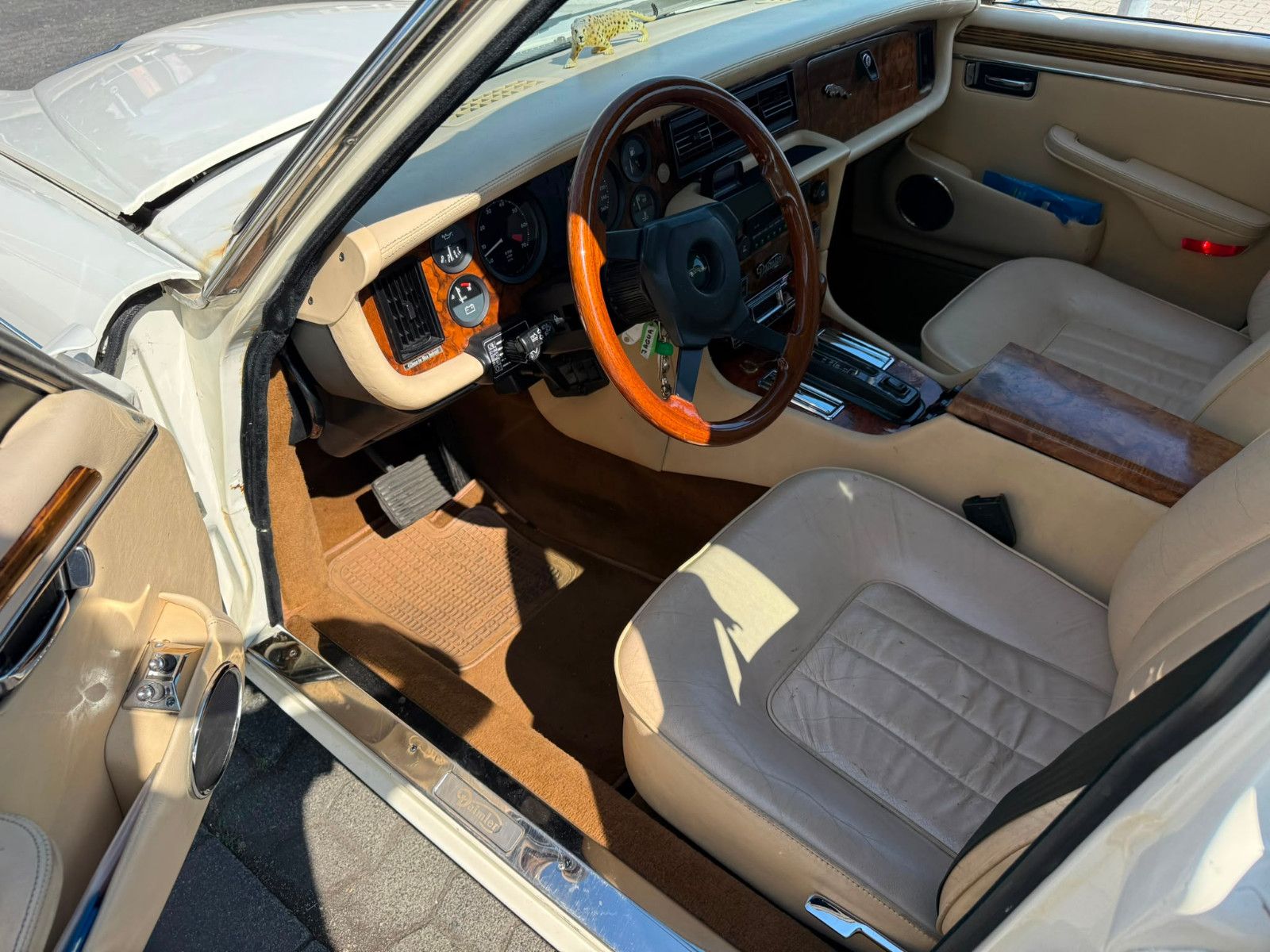 Fahrzeugabbildung Jaguar XJ12 Double Six Serie 3 Daimler H-KENNZEICHEN