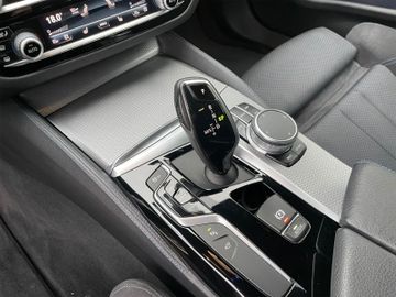 BMW 520d Touring xDrive M Sport*LED*AHK*Automatik