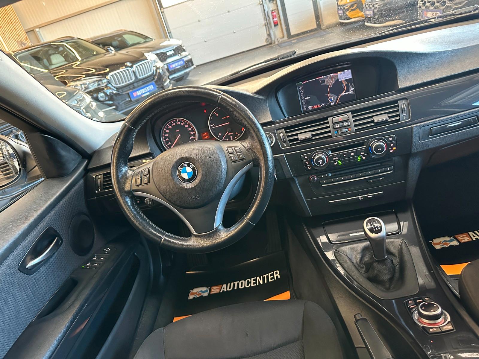BMW 320 2011 — photo 37