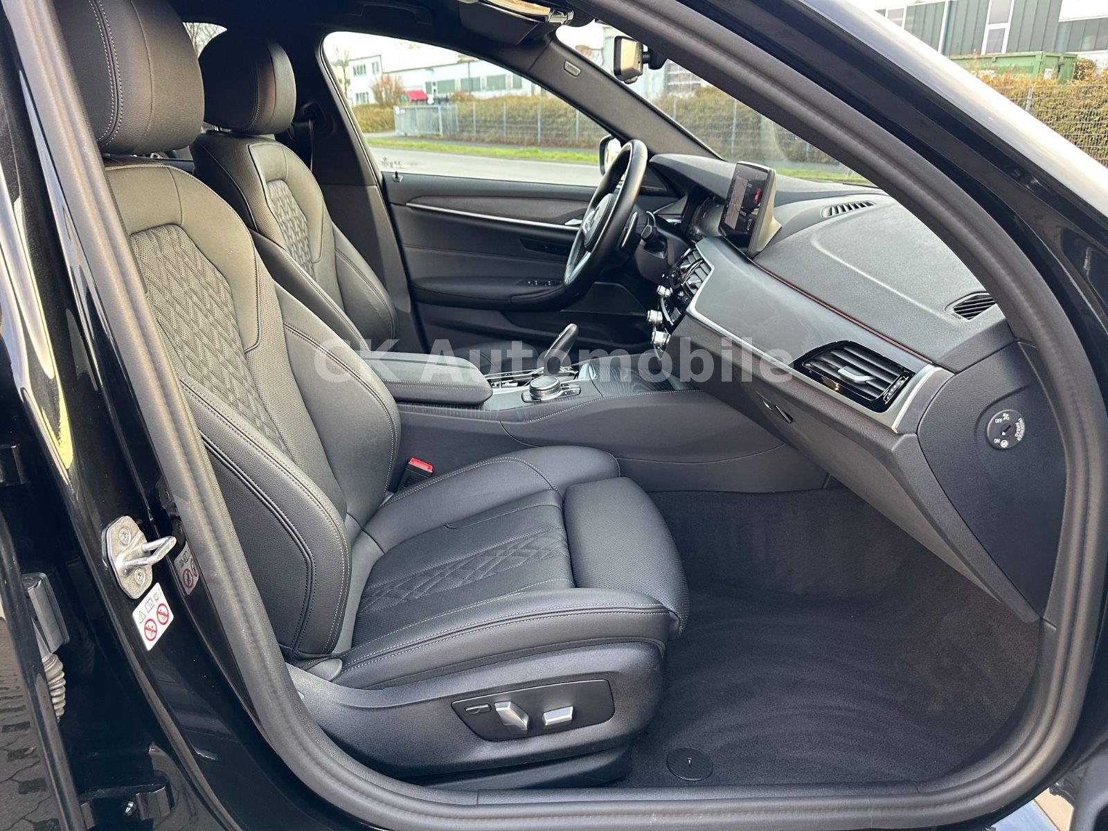 Fahrzeugabbildung BMW 530d xDrive M-Sport Facelift/Laser/Head-Up/AHK