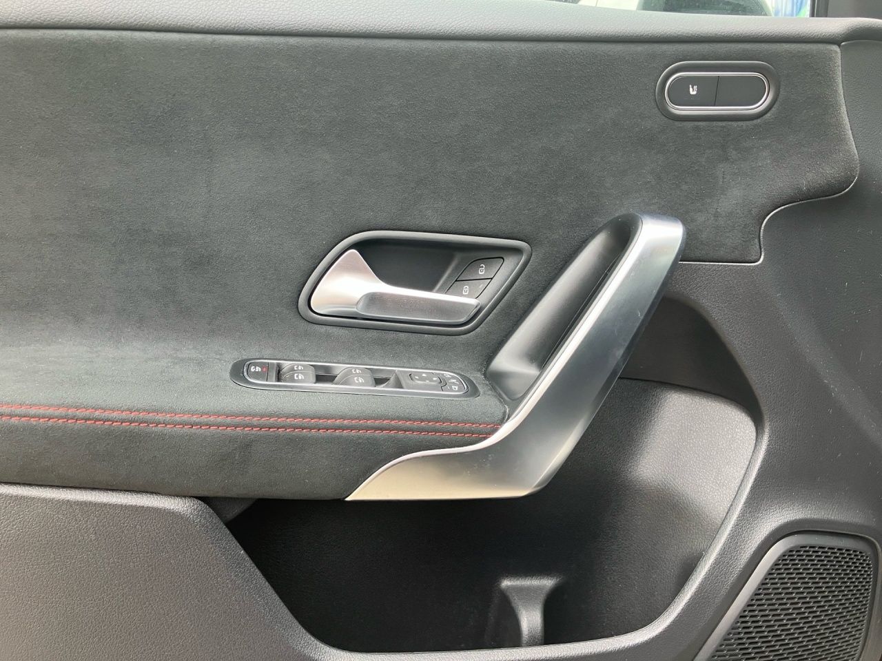 Fahrzeugabbildung Mercedes-Benz AMG A 35 4M NIGHT+MULTIBEAM+LENKRADHEIZ+KAMERA+