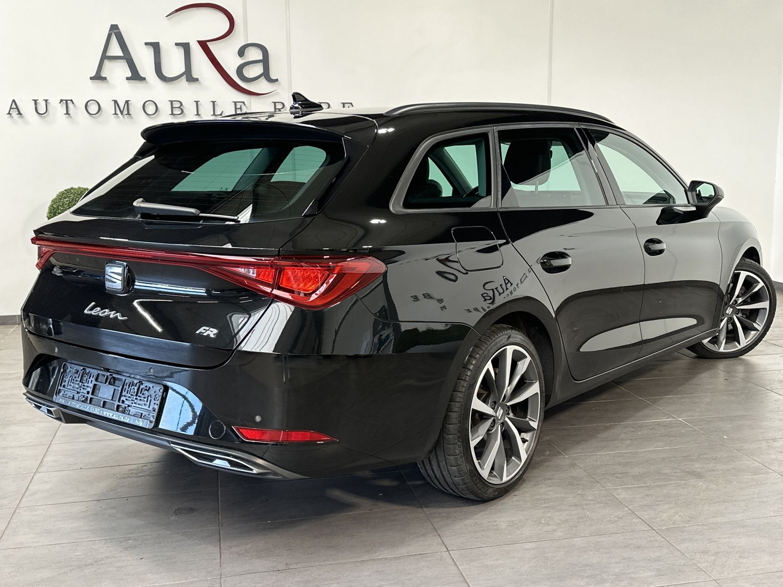Fahrzeugabbildung SEAT Leon SpT 2.0 TDI DSG FR NAV+LED+AHK+ACC+18ZO+1HD