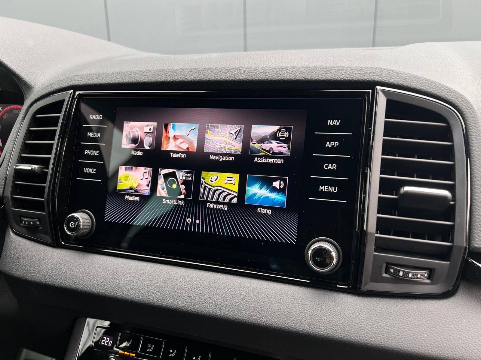 Fahrzeugabbildung SKODA Karoq Sportline 1.5 TSI DSG *Garantie, AHK, LED,