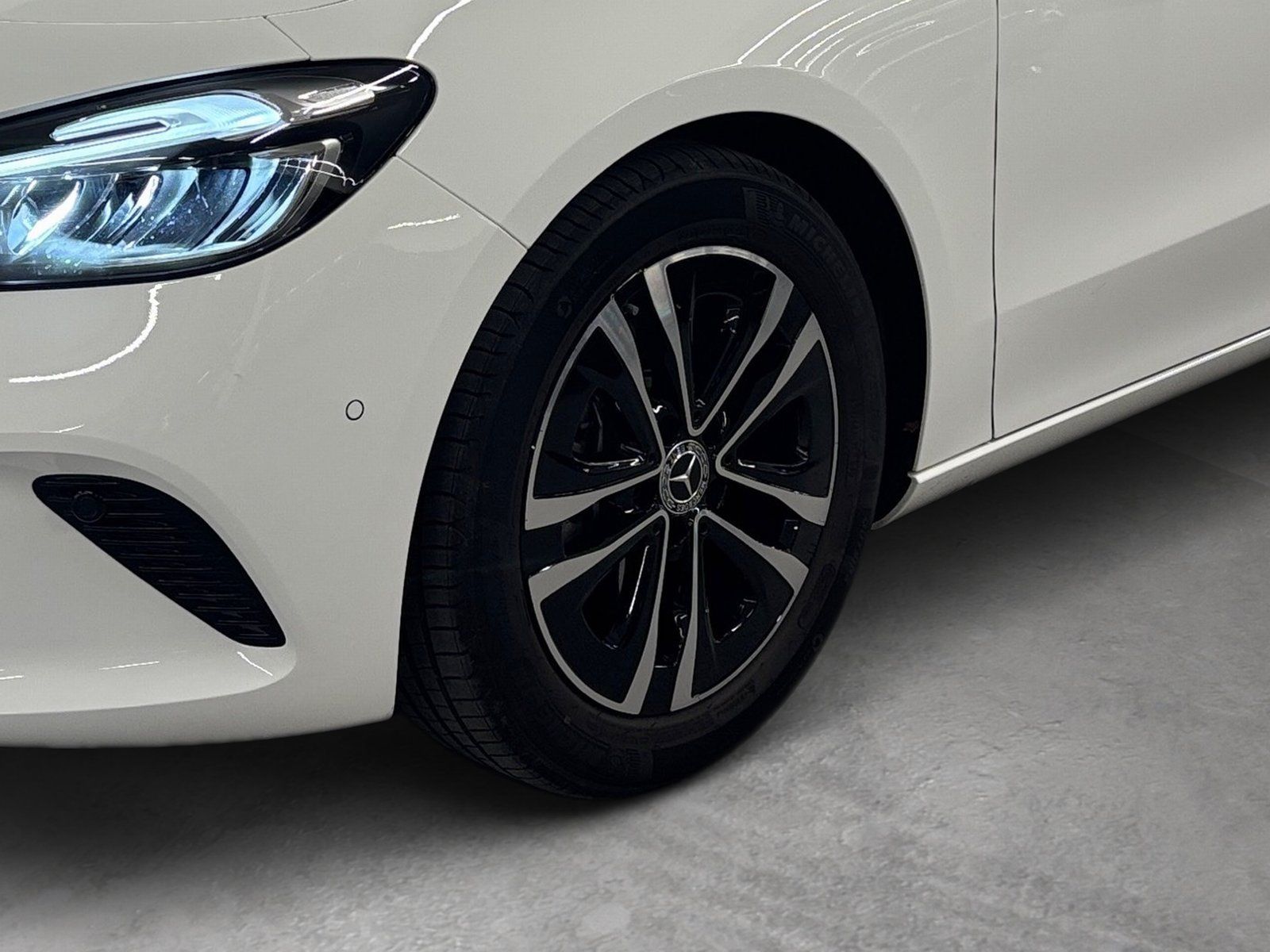 Fahrzeugabbildung Mercedes-Benz B 200 Progressive Adv.*Kamera*LED*CarPlay*MBUX*