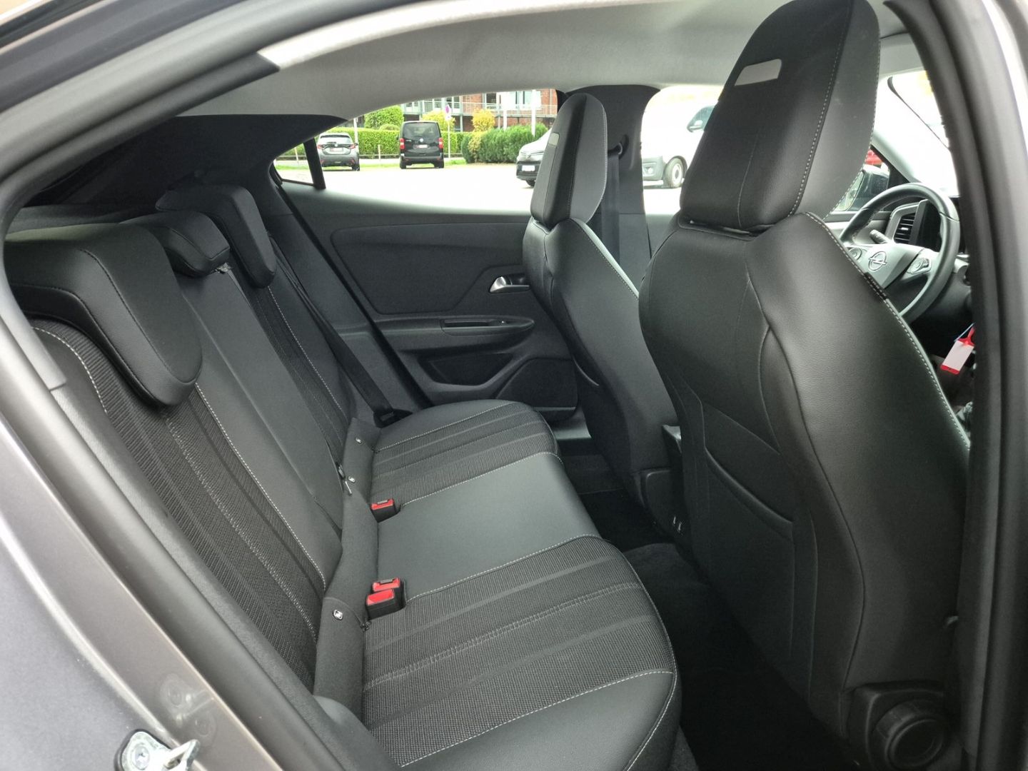 Fahrzeugabbildung Opel Mokka Elegance Digitales Cockpit LED Apple CarPl