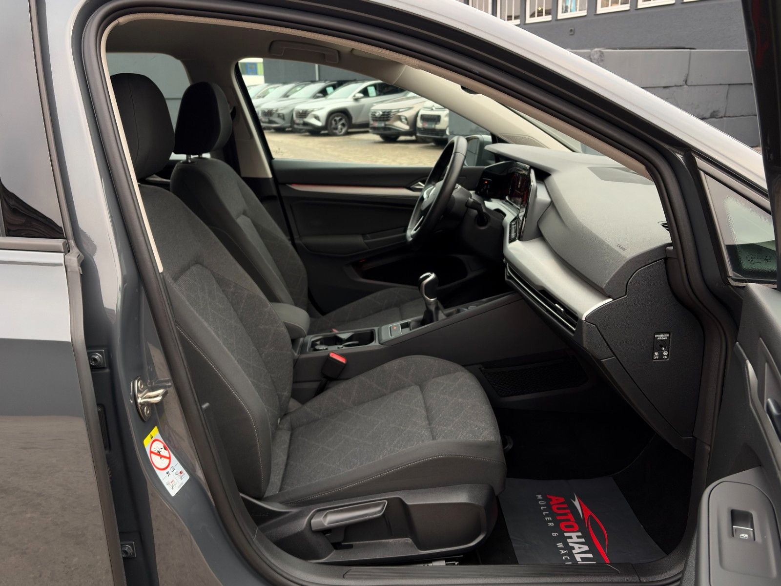 Fahrzeugabbildung Volkswagen Golf 1.5 TSI Life ACC LKAS PDC SHZ 3Z-Klima LED