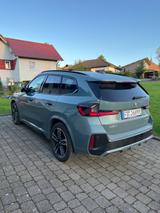 BMW iX1 xDrive30 - Pano AHK  M-Paket Vollausst. - BMW iX1 von privat