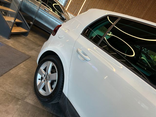 Volkswagen Golf VI*TEMPO*NAVI*PDC*ALCANTARA*1-HAND*