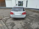 Mercedes-Benz E 250 T BlueEFFICIENCY AVANTGARDE AVANTGARDE - Mercedes-Benz Kombi aus dem Jahr 2011