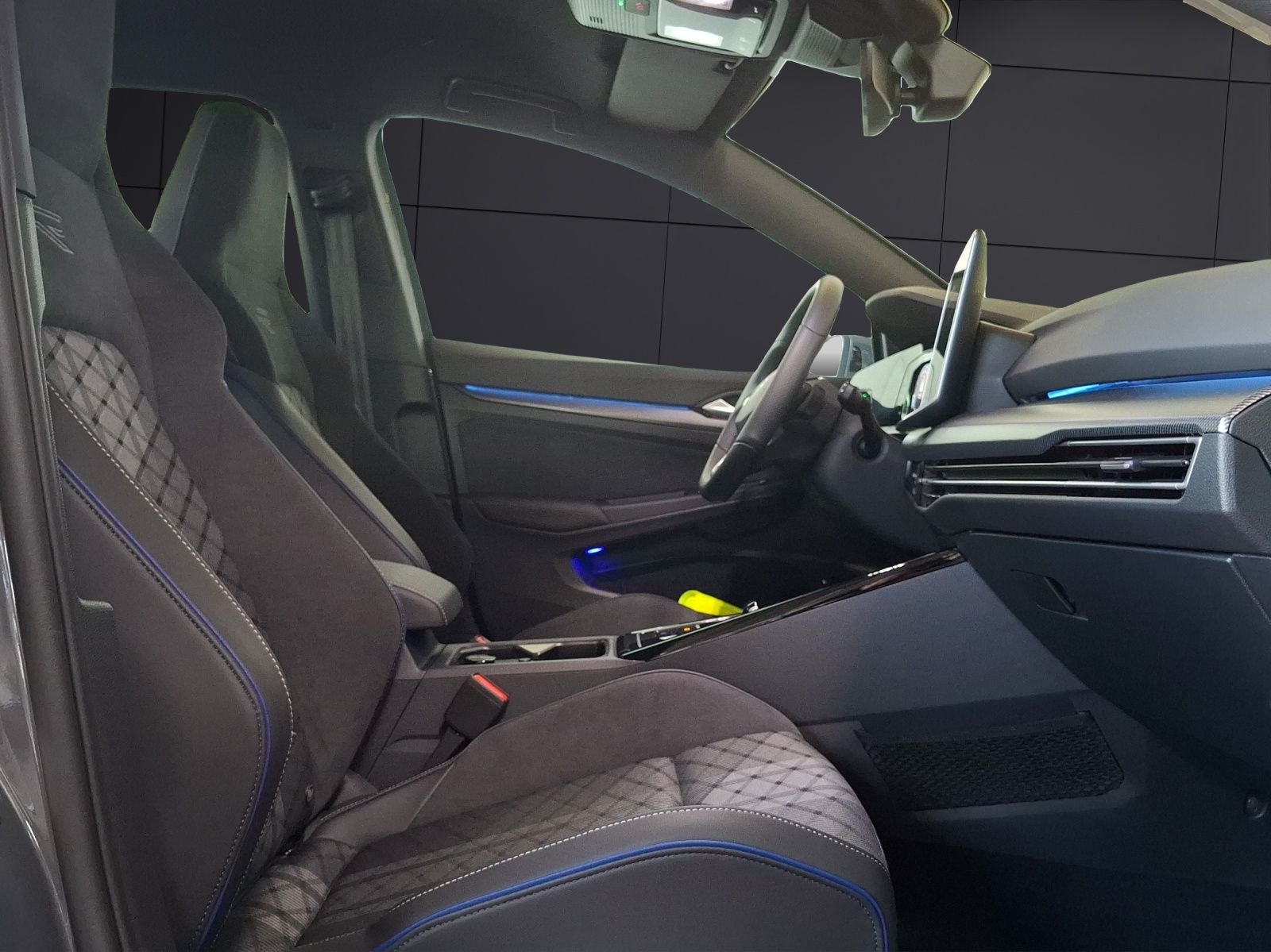 Fahrzeugabbildung Volkswagen Golf VIII Variant eTSI R-Line DSG LED Navi AID A