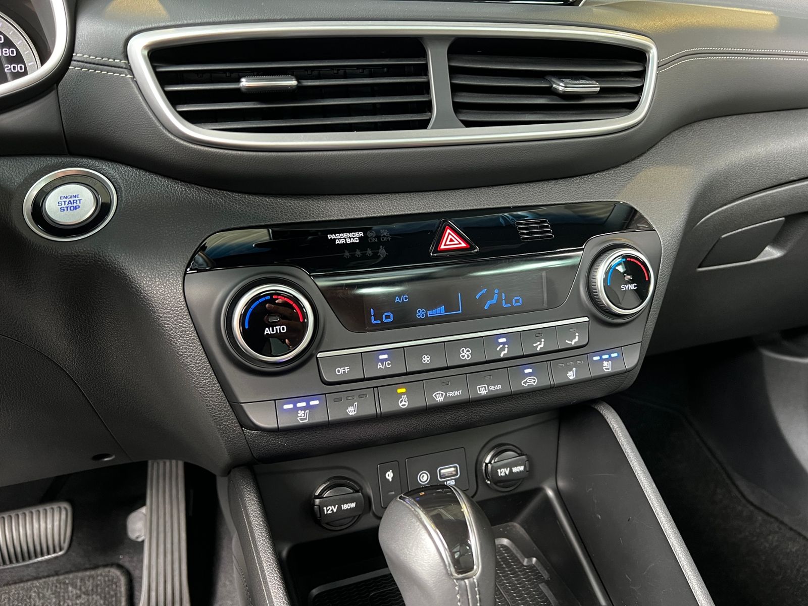 Fahrzeugabbildung Hyundai TUCSON Premium 4WD PANO LED LEDER