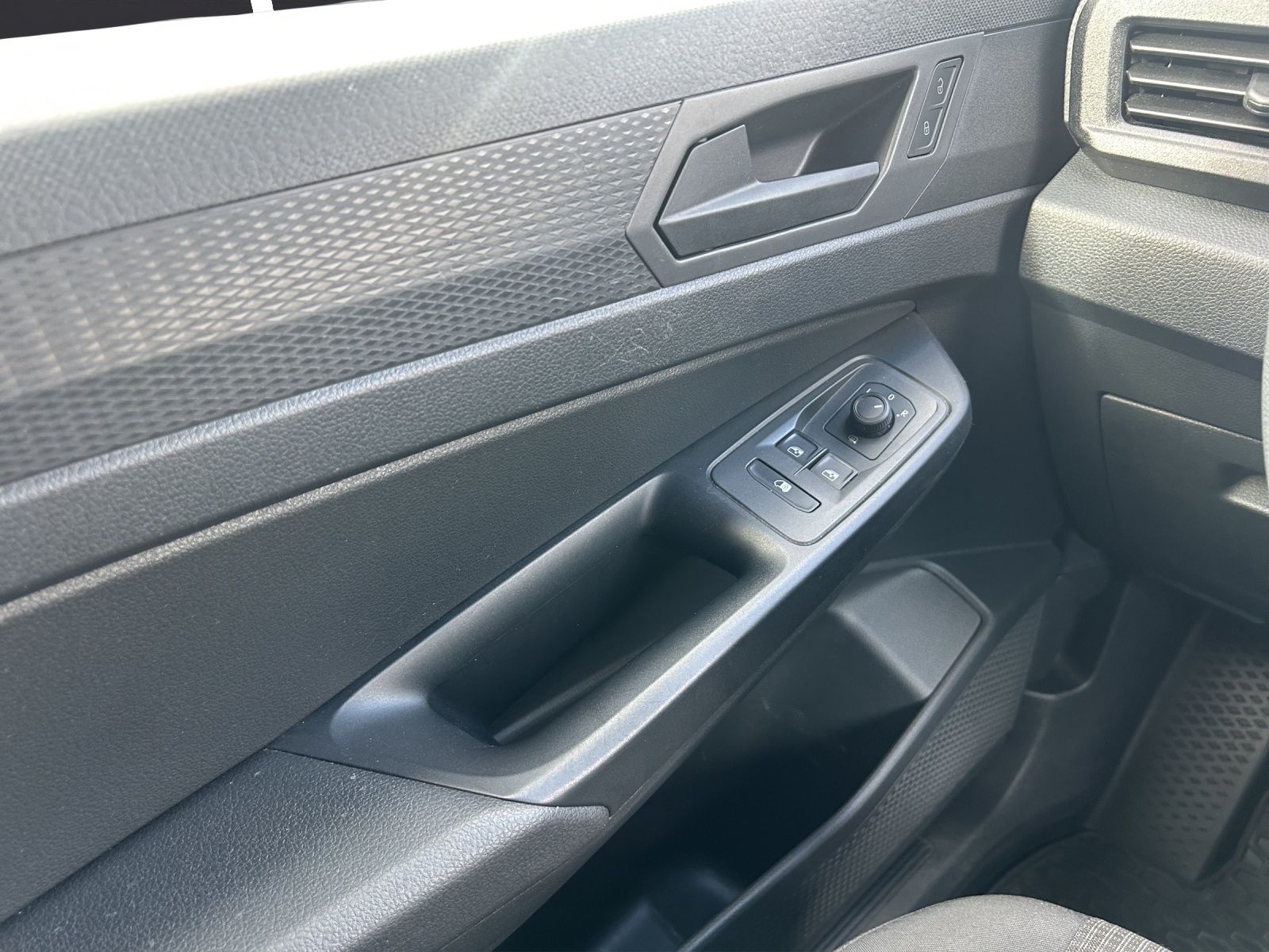 Fahrzeugabbildung Volkswagen Caddy Kasten TDI AHZV KLIMA