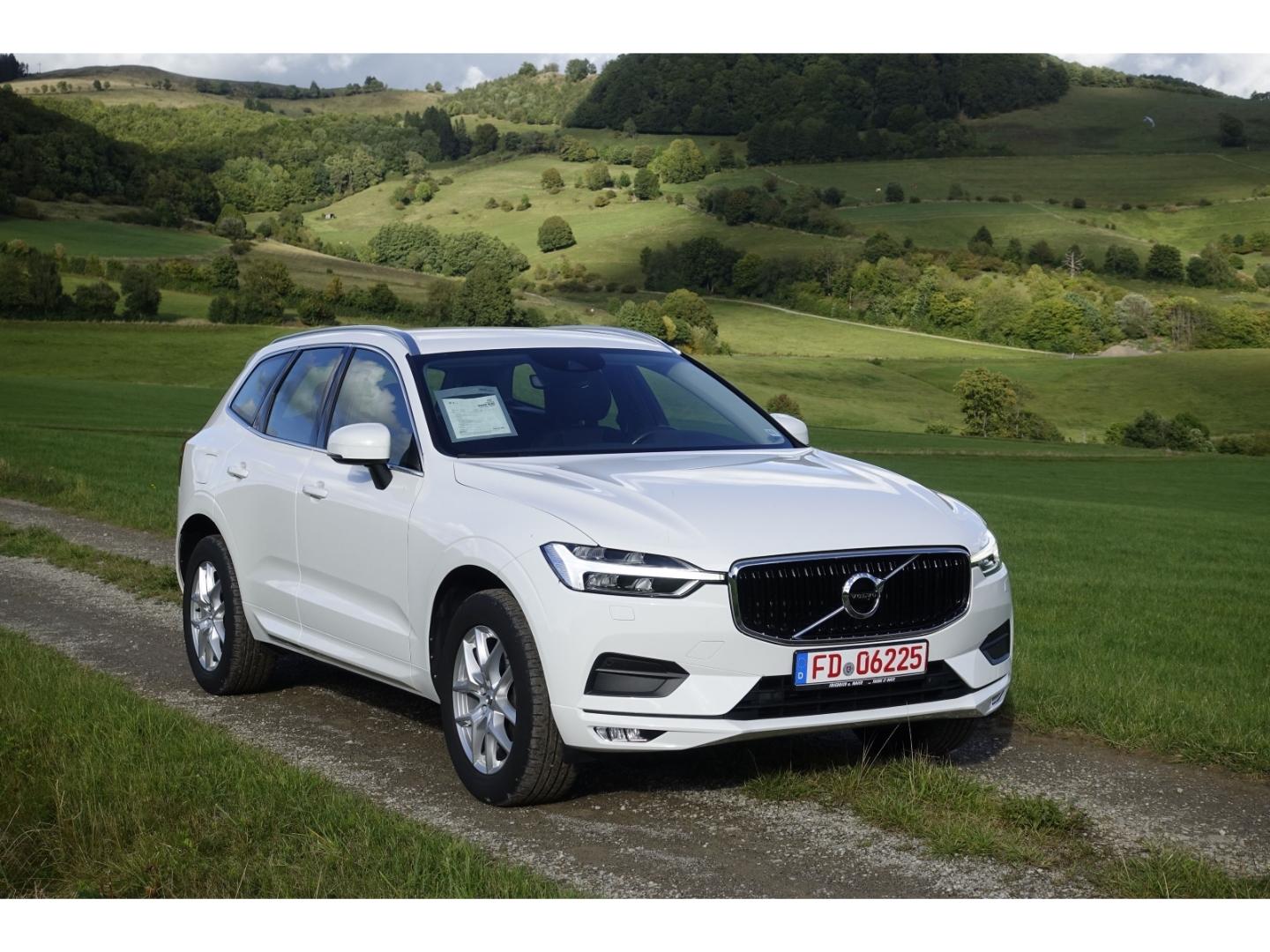 Volvo XC60 D4 AWD Momentum  AHK/IntelliSafe /Pilot As