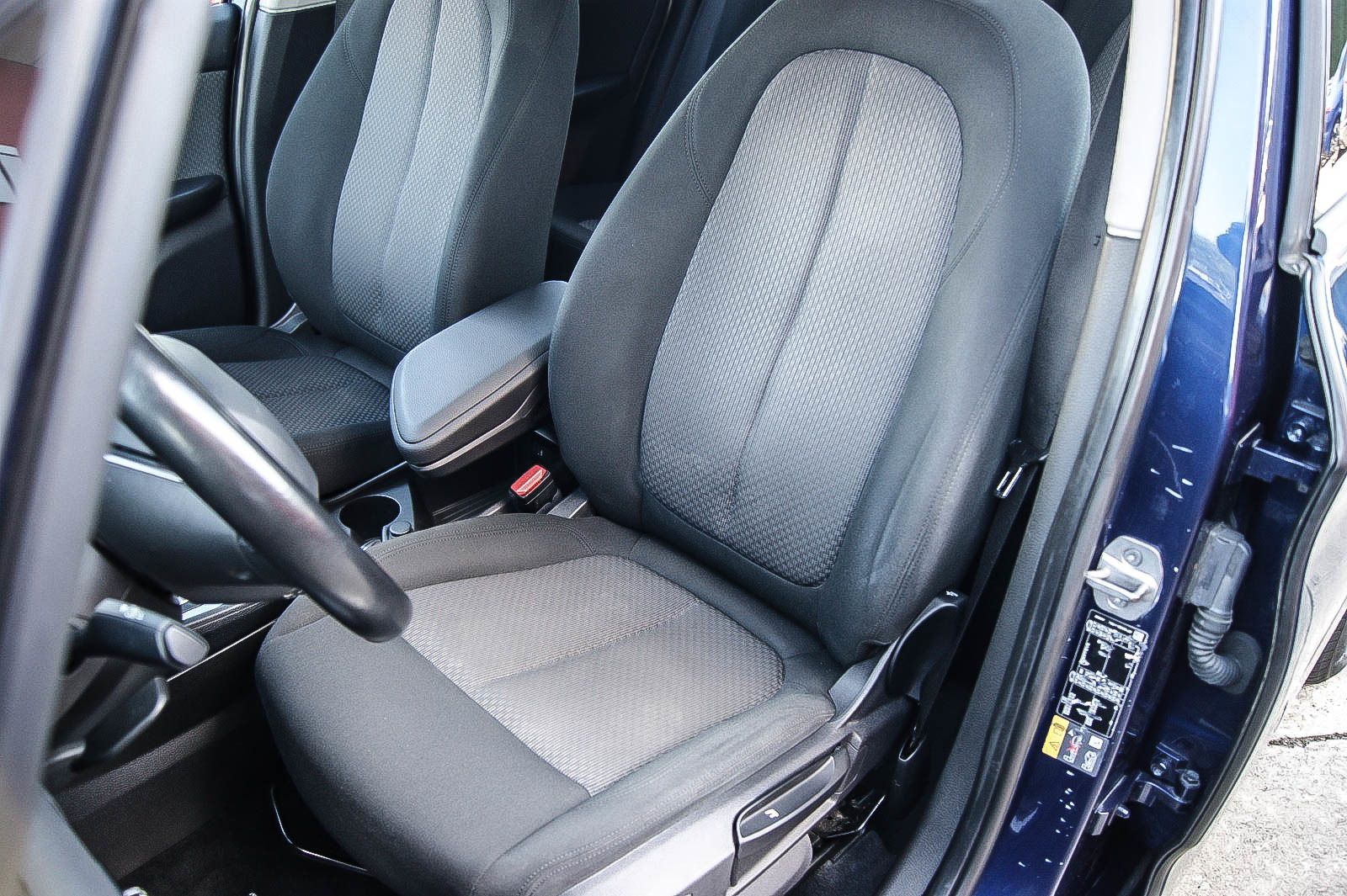 Fahrzeugabbildung BMW 225 xe Active Tourer Aut ADVANTAGE PDC SHZG NAVI
