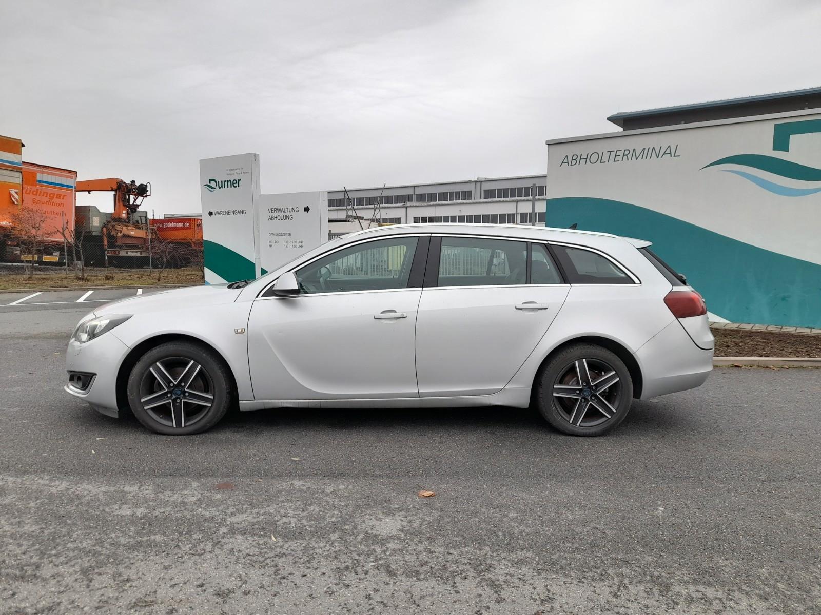 Opel Insignia 2015 — rear view