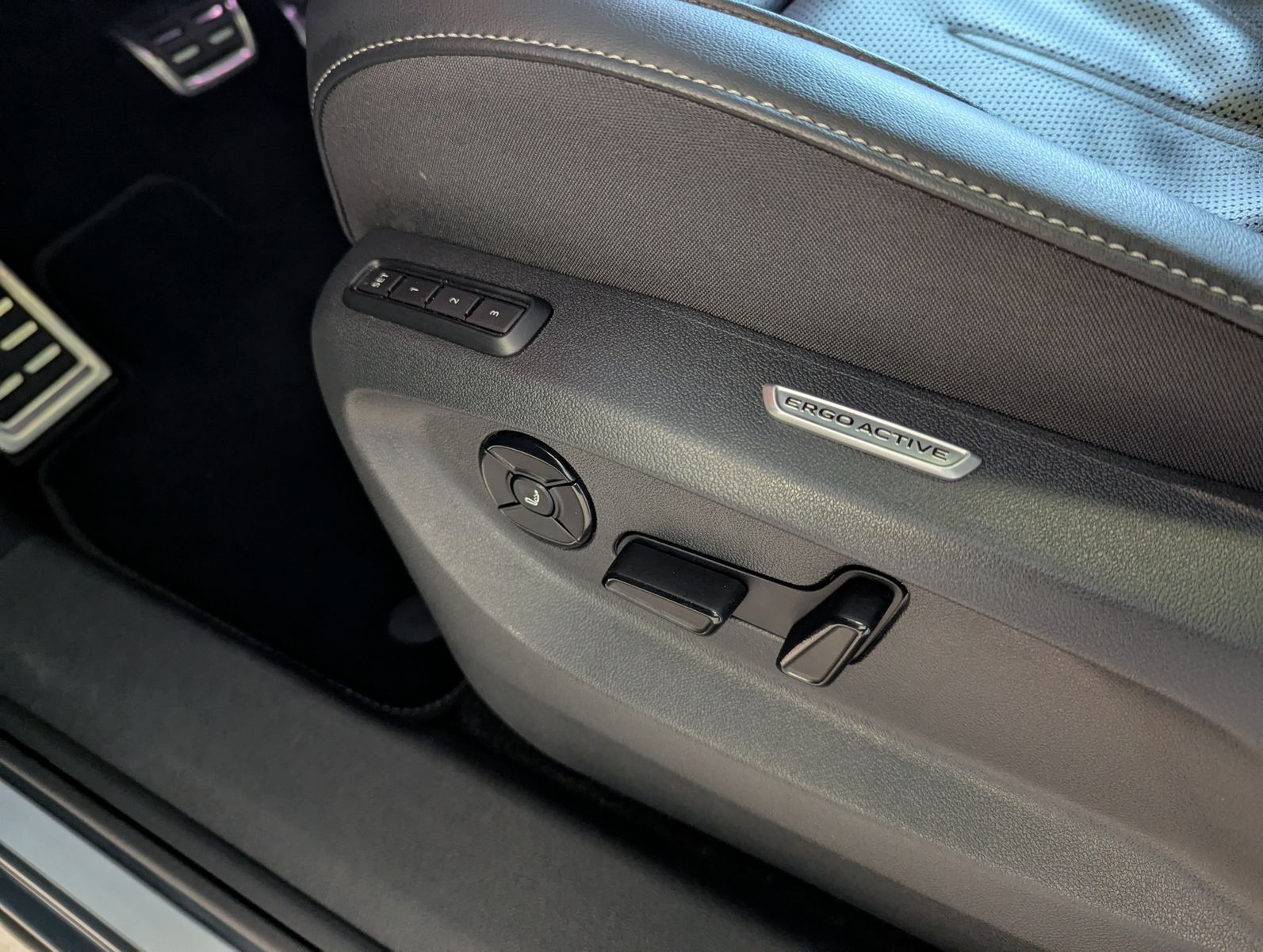 VW Tayron 2.0 R-Line Leder Launch Pano Black AHK 20 - Image 26