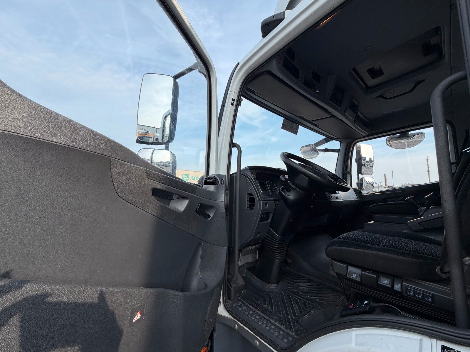 Fahrzeugabbildung Mercedes-Benz Atego 818 Koffer 7200 mm LBW Autom. Klima