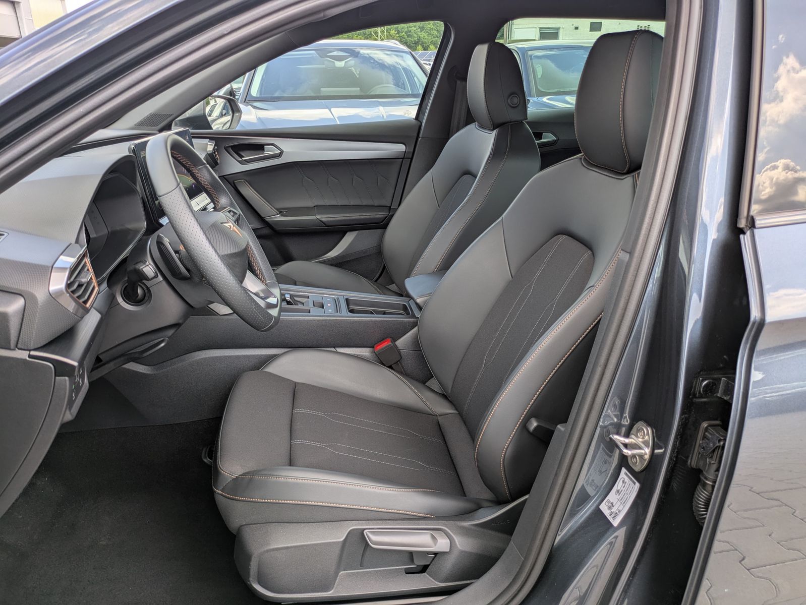 Fahrzeugabbildung CUPRA Leon 1.5 eTSI DSG MATRIX-LED*ACC*APP*KAMERA*18"