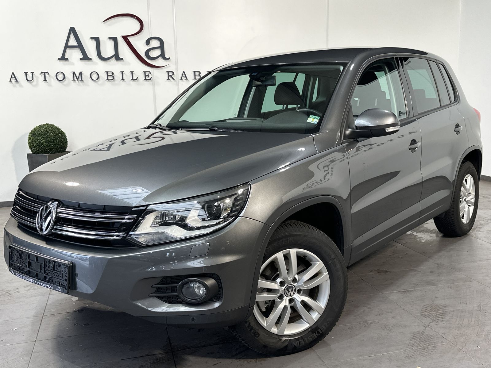 Fahrzeugabbildung Volkswagen Tiguan 2.0 TDI DSG Track&Field 4M NAV+XEN+AHK+KA
