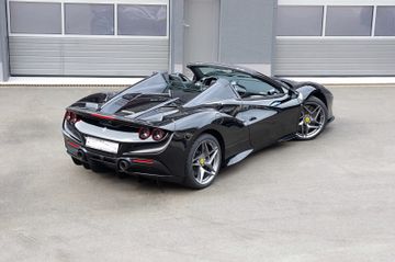 Ferrari F8 Spider*Lift,Racing-Seats,Carbon,JBL,Dt. Ausl.