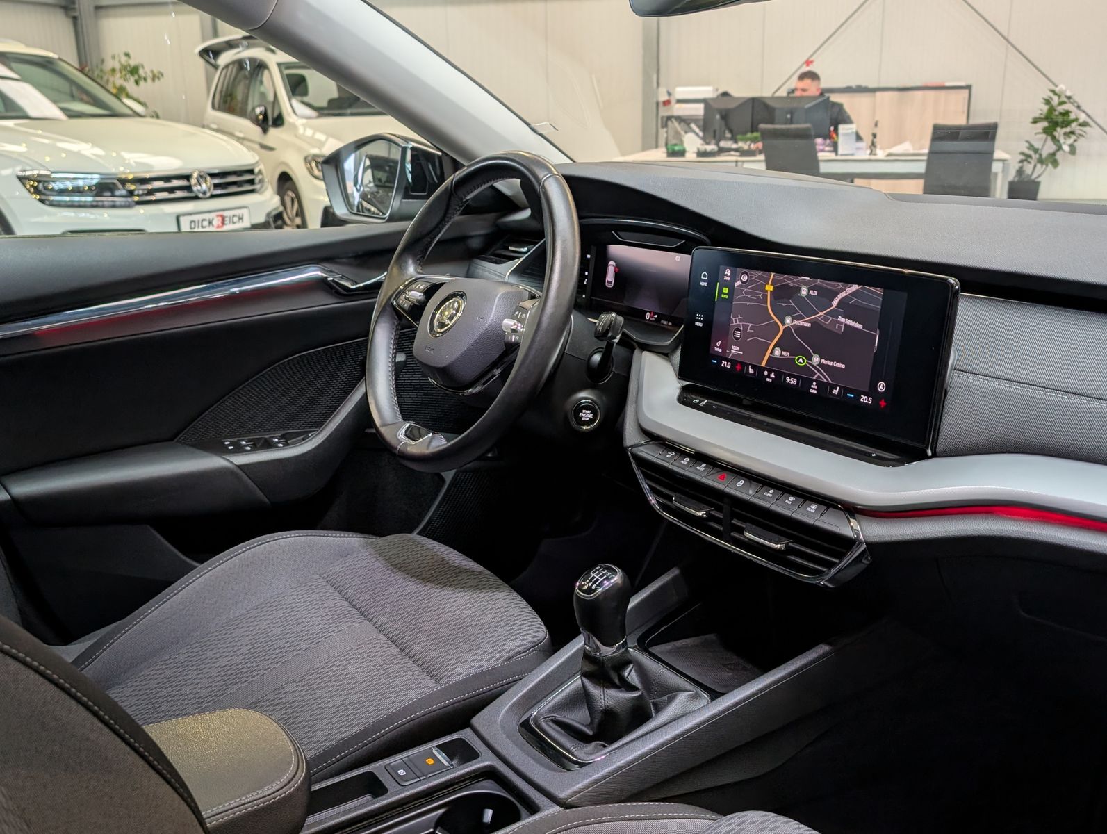 Fahrzeugabbildung SKODA Octavia 2.0 TDI First Edition LED Memory Pano 17