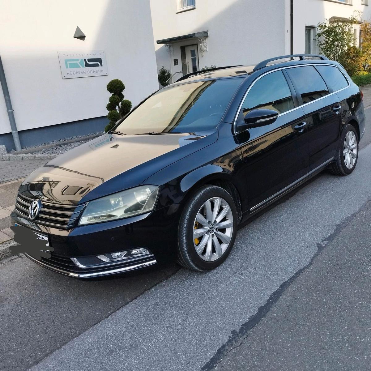 Volkswagen Passat 2013 — rear view
