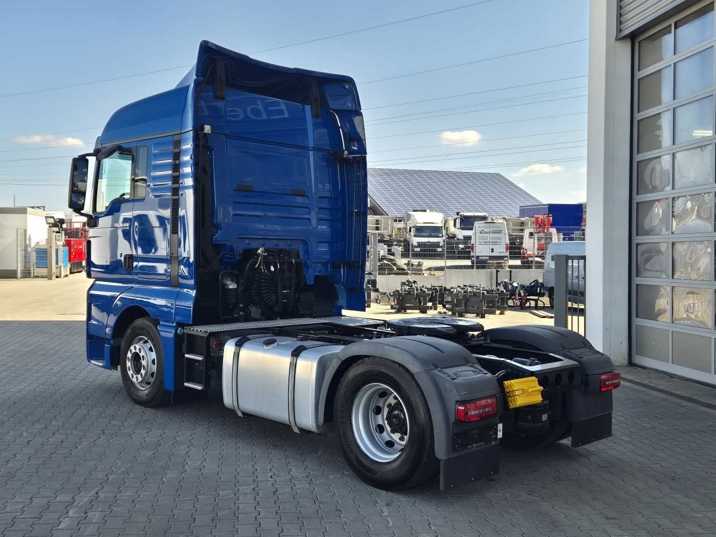 Fahrzeugabbildung MAN TGX 18.470 4x2 LLS Fahrschule 5 Sitze Intarder