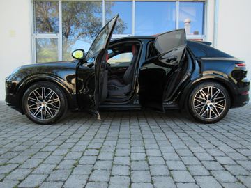 Porsche Cayenne - 1