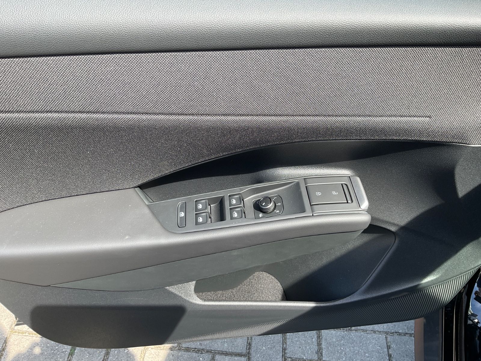 Fahrzeugabbildung Volkswagen T-Roc 1.5 eTSI DSG Kamera,AHK,5J Garantie,ACC