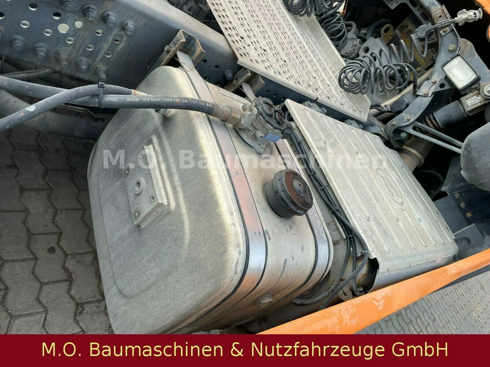Fahrzeugabbildung Mercedes-Benz Actros 1843 / AC/ / Kipphyr./ Motorschaden /